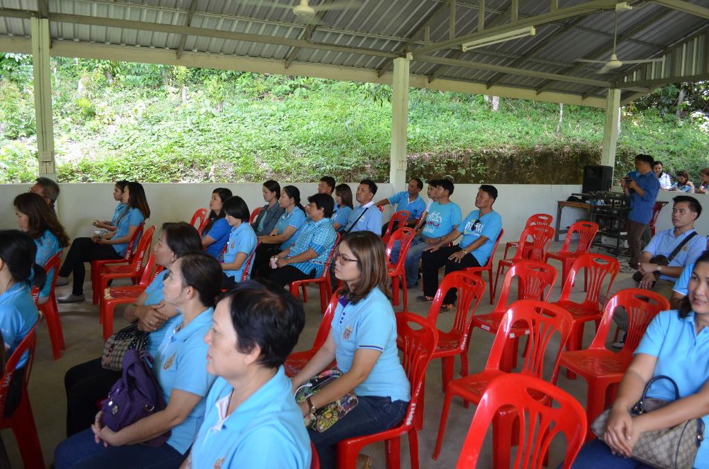 ภาพถ่าย ใช้ปุ่มลูกศร ซ้าย หรือ ขวา เลื่อนภาพถ่าย หรือปุ่มสามเหลี่ยมฉายภาพอัตโนมัติ  ถ้าต้องการบันทึกภาพ ใช้เมาส์คลิกขวาเลือกหัวข้อ  เป็นรูปภาพเป็น.. หรือ save as.. แสดงเต็มจอภาพ กุดปุ่ม F11 