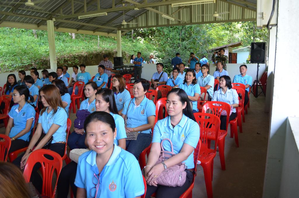 ภาพถ่าย ใช้ปุ่มลูกศร ซ้าย หรือ ขวา เลื่อนภาพถ่าย หรือปุ่มสามเหลี่ยมฉายภาพอัตโนมัติ  ถ้าต้องการบันทึกภาพ ใช้เมาส์คลิกขวาเลือกหัวข้อ  เป็นรูปภาพเป็น.. หรือ save as.. แสดงเต็มจอภาพ กุดปุ่ม F11 