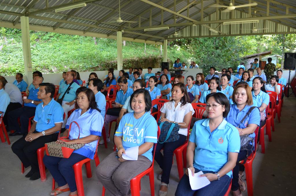 ภาพถ่าย ใช้ปุ่มลูกศร ซ้าย หรือ ขวา เลื่อนภาพถ่าย หรือปุ่มสามเหลี่ยมฉายภาพอัตโนมัติ  ถ้าต้องการบันทึกภาพ ใช้เมาส์คลิกขวาเลือกหัวข้อ  เป็นรูปภาพเป็น.. หรือ save as.. แสดงเต็มจอภาพ กุดปุ่ม F11 
