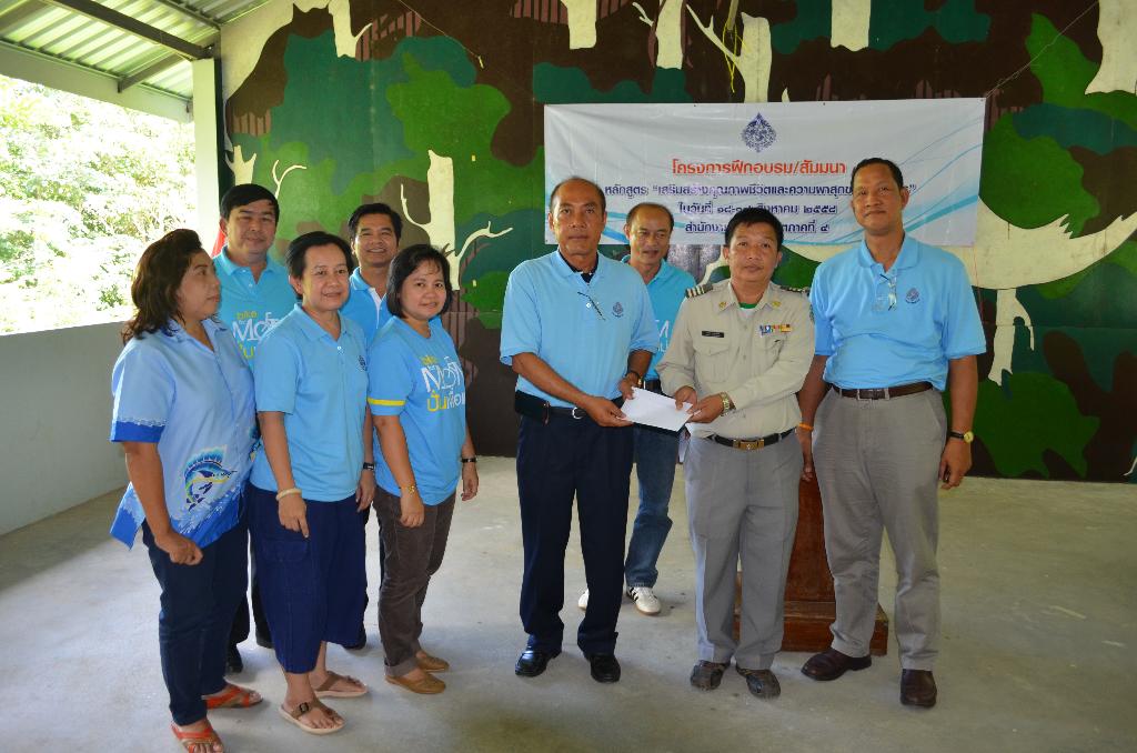 ภาพถ่าย ใช้ปุ่มลูกศร ซ้าย หรือ ขวา เลื่อนภาพถ่าย หรือปุ่มสามเหลี่ยมฉายภาพอัตโนมัติ  ถ้าต้องการบันทึกภาพ ใช้เมาส์คลิกขวาเลือกหัวข้อ  เป็นรูปภาพเป็น.. หรือ save as.. แสดงเต็มจอภาพ กุดปุ่ม F11 