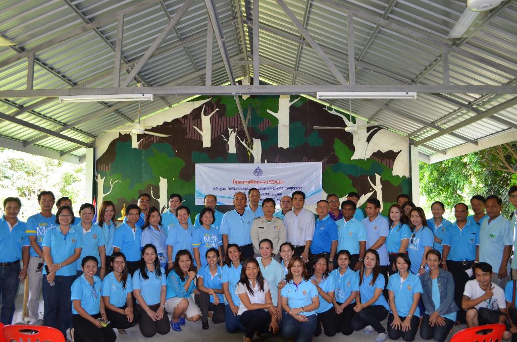 ภาพถ่าย ใช้ปุ่มลูกศร ซ้าย หรือ ขวา เลื่อนภาพถ่าย หรือปุ่มสามเหลี่ยมฉายภาพอัตโนมัติ  ถ้าต้องการบันทึกภาพ ใช้เมาส์คลิกขวาเลือกหัวข้อ  เป็นรูปภาพเป็น.. หรือ save as.. แสดงเต็มจอภาพ กุดปุ่ม F11 