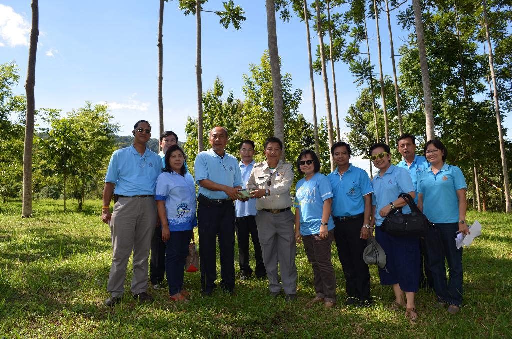 ภาพถ่าย ใช้ปุ่มลูกศร ซ้าย หรือ ขวา เลื่อนภาพถ่าย หรือปุ่มสามเหลี่ยมฉายภาพอัตโนมัติ  ถ้าต้องการบันทึกภาพ ใช้เมาส์คลิกขวาเลือกหัวข้อ  เป็นรูปภาพเป็น.. หรือ save as.. แสดงเต็มจอภาพ กุดปุ่ม F11 