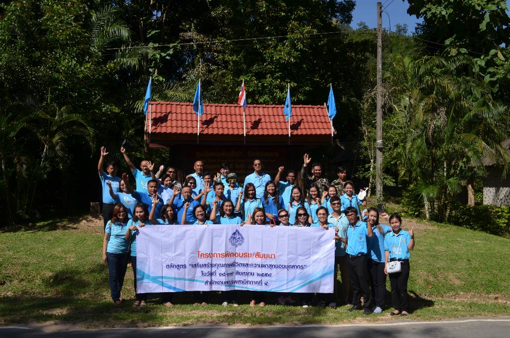 ภาพถ่าย ใช้ปุ่มลูกศร ซ้าย หรือ ขวา เลื่อนภาพถ่าย หรือปุ่มสามเหลี่ยมฉายภาพอัตโนมัติ  ถ้าต้องการบันทึกภาพ ใช้เมาส์คลิกขวาเลือกหัวข้อ  เป็นรูปภาพเป็น.. หรือ save as.. แสดงเต็มจอภาพ กุดปุ่ม F11 