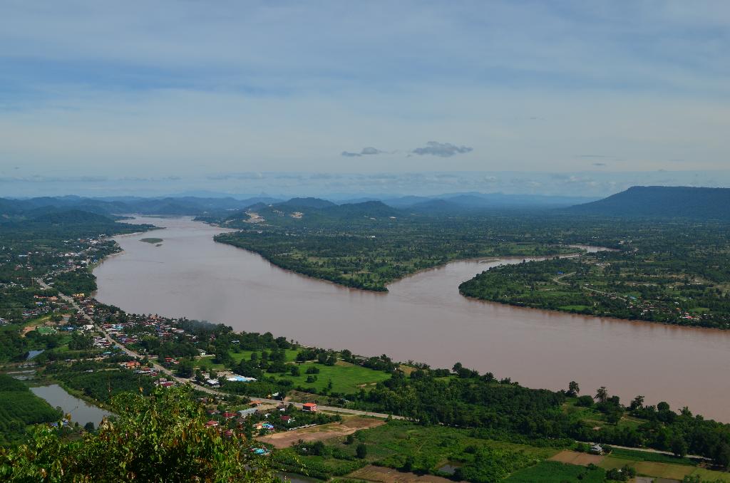 ภาพถ่าย ใช้ปุ่มลูกศร ซ้าย หรือ ขวา เลื่อนภาพถ่าย หรือปุ่มสามเหลี่ยมฉายภาพอัตโนมัติ  ถ้าต้องการบันทึกภาพ ใช้เมาส์คลิกขวาเลือกหัวข้อ  เป็นรูปภาพเป็น.. หรือ save as.. แสดงเต็มจอภาพ กุดปุ่ม F11 