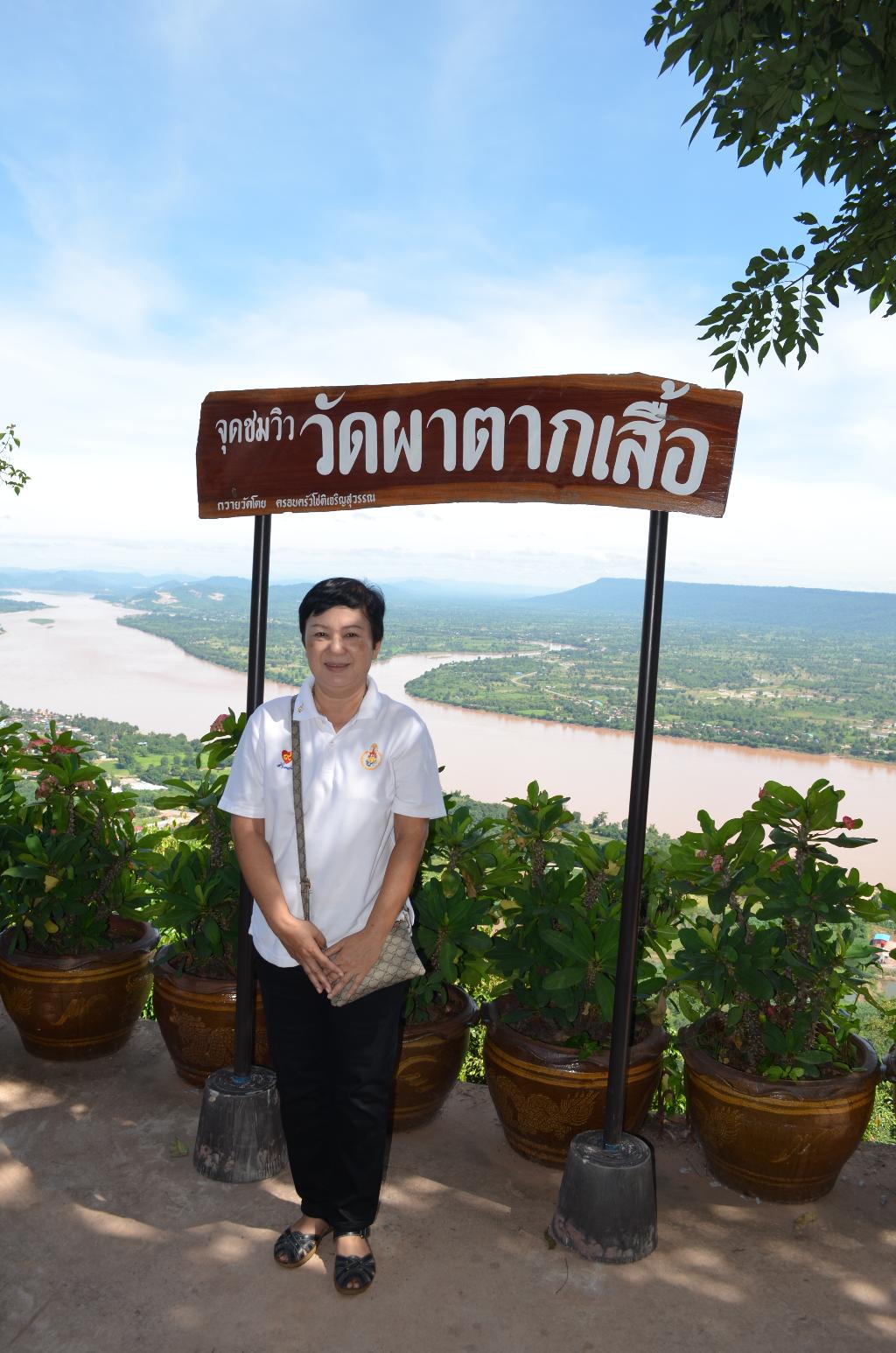 ภาพถ่าย ใช้ปุ่มลูกศร ซ้าย หรือ ขวา เลื่อนภาพถ่าย หรือปุ่มสามเหลี่ยมฉายภาพอัตโนมัติ  ถ้าต้องการบันทึกภาพ ใช้เมาส์คลิกขวาเลือกหัวข้อ  เป็นรูปภาพเป็น.. หรือ save as.. แสดงเต็มจอภาพ กุดปุ่ม F11 