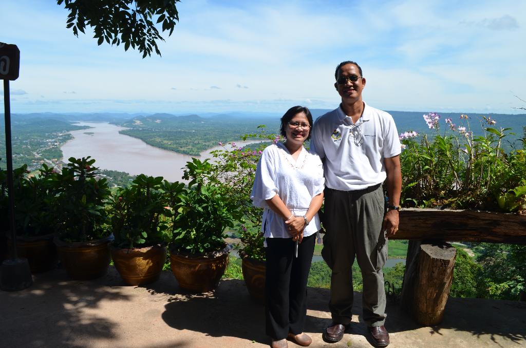 ภาพถ่าย ใช้ปุ่มลูกศร ซ้าย หรือ ขวา เลื่อนภาพถ่าย หรือปุ่มสามเหลี่ยมฉายภาพอัตโนมัติ  ถ้าต้องการบันทึกภาพ ใช้เมาส์คลิกขวาเลือกหัวข้อ  เป็นรูปภาพเป็น.. หรือ save as.. แสดงเต็มจอภาพ กุดปุ่ม F11 