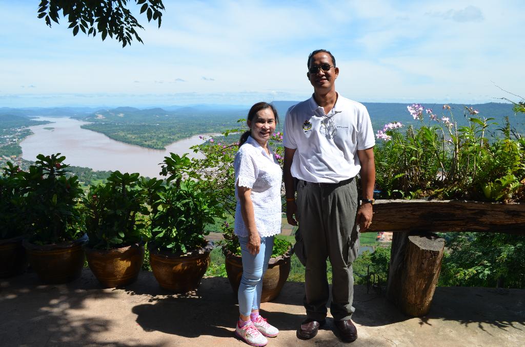 ภาพถ่าย ใช้ปุ่มลูกศร ซ้าย หรือ ขวา เลื่อนภาพถ่าย หรือปุ่มสามเหลี่ยมฉายภาพอัตโนมัติ  ถ้าต้องการบันทึกภาพ ใช้เมาส์คลิกขวาเลือกหัวข้อ  เป็นรูปภาพเป็น.. หรือ save as.. แสดงเต็มจอภาพ กุดปุ่ม F11 