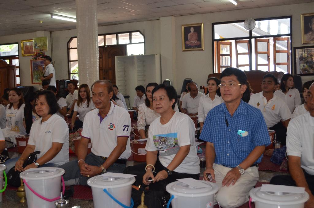 ภาพถ่าย ใช้ปุ่มลูกศร ซ้าย หรือ ขวา เลื่อนภาพถ่าย หรือปุ่มสามเหลี่ยมฉายภาพอัตโนมัติ  ถ้าต้องการบันทึกภาพ ใช้เมาส์คลิกขวาเลือกหัวข้อ  เป็นรูปภาพเป็น.. หรือ save as.. แสดงเต็มจอภาพ กุดปุ่ม F11 