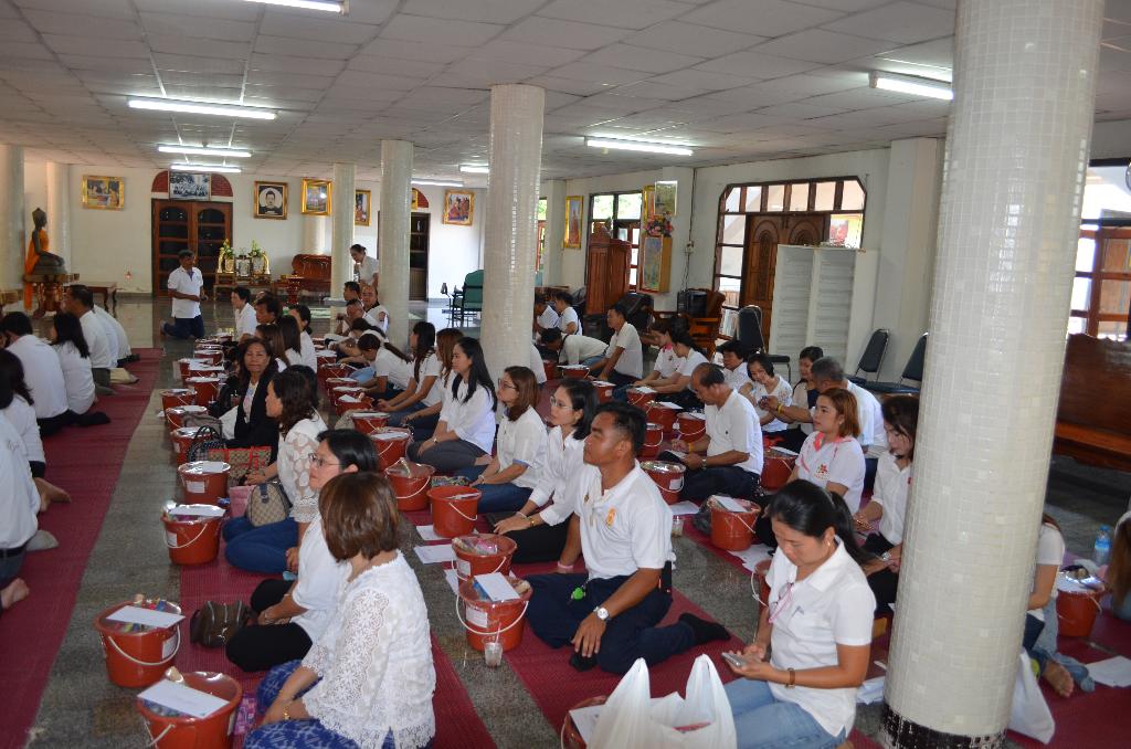 ภาพถ่าย ใช้ปุ่มลูกศร ซ้าย หรือ ขวา เลื่อนภาพถ่าย หรือปุ่มสามเหลี่ยมฉายภาพอัตโนมัติ  ถ้าต้องการบันทึกภาพ ใช้เมาส์คลิกขวาเลือกหัวข้อ  เป็นรูปภาพเป็น.. หรือ save as.. แสดงเต็มจอภาพ กุดปุ่ม F11 