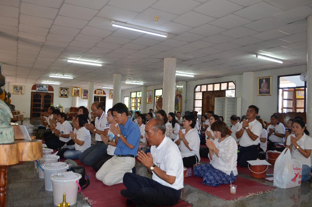 ภาพถ่าย ใช้ปุ่มลูกศร ซ้าย หรือ ขวา เลื่อนภาพถ่าย หรือปุ่มสามเหลี่ยมฉายภาพอัตโนมัติ  ถ้าต้องการบันทึกภาพ ใช้เมาส์คลิกขวาเลือกหัวข้อ  เป็นรูปภาพเป็น.. หรือ save as.. แสดงเต็มจอภาพ กุดปุ่ม F11 