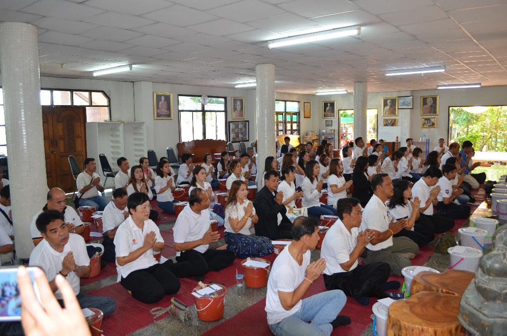 ภาพถ่าย ใช้ปุ่มลูกศร ซ้าย หรือ ขวา เลื่อนภาพถ่าย หรือปุ่มสามเหลี่ยมฉายภาพอัตโนมัติ  ถ้าต้องการบันทึกภาพ ใช้เมาส์คลิกขวาเลือกหัวข้อ  เป็นรูปภาพเป็น.. หรือ save as.. แสดงเต็มจอภาพ กุดปุ่ม F11 