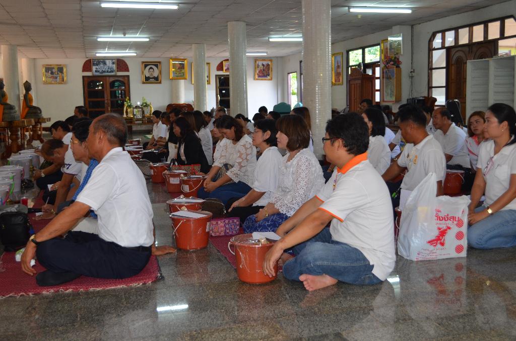 ภาพถ่าย ใช้ปุ่มลูกศร ซ้าย หรือ ขวา เลื่อนภาพถ่าย หรือปุ่มสามเหลี่ยมฉายภาพอัตโนมัติ  ถ้าต้องการบันทึกภาพ ใช้เมาส์คลิกขวาเลือกหัวข้อ  เป็นรูปภาพเป็น.. หรือ save as.. แสดงเต็มจอภาพ กุดปุ่ม F11 