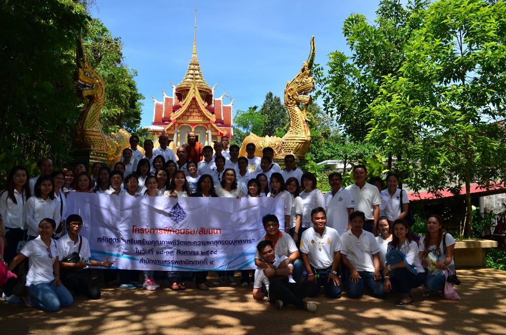 ภาพถ่าย ใช้ปุ่มลูกศร ซ้าย หรือ ขวา เลื่อนภาพถ่าย หรือปุ่มสามเหลี่ยมฉายภาพอัตโนมัติ  ถ้าต้องการบันทึกภาพ ใช้เมาส์คลิกขวาเลือกหัวข้อ  เป็นรูปภาพเป็น.. หรือ save as.. แสดงเต็มจอภาพ กุดปุ่ม F11 