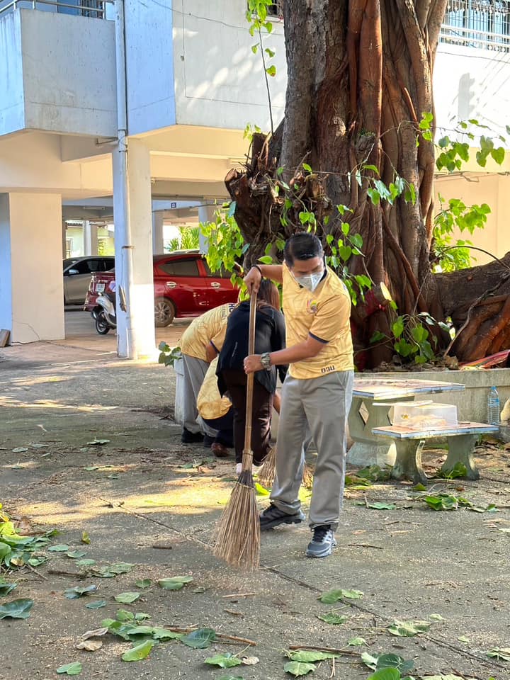 ภาพถ่าย ใช้ปุ่มลูกศร ซ้าย หรือ ขวา เลื่อนภาพถ่าย หรือปุ่มสามเหลี่ยมฉายภาพอัตโนมัติ  ถ้าต้องการบันทึกภาพ ใช้เมาส์คลิกขวาเลือกหัวข้อ  เป็นรูปภาพเป็น.. หรือ save as.. แสดงเต็มจอภาพ กุดปุ่ม F11 