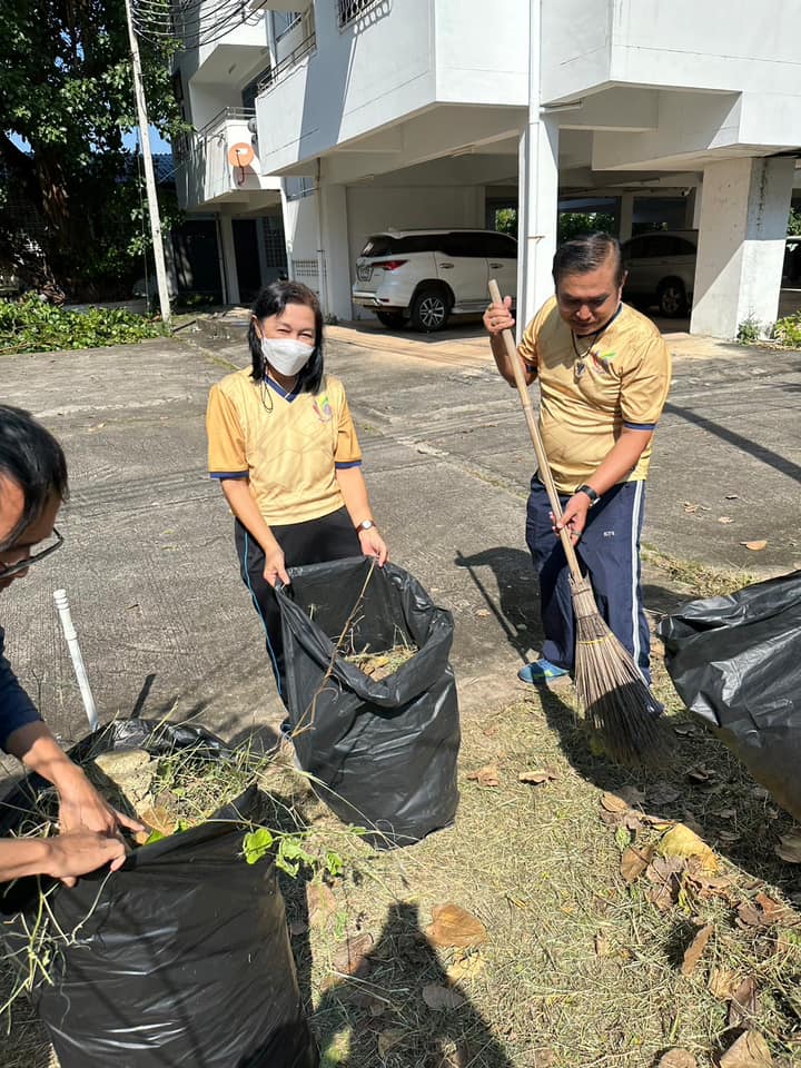 ภาพถ่าย ใช้ปุ่มลูกศร ซ้าย หรือ ขวา เลื่อนภาพถ่าย หรือปุ่มสามเหลี่ยมฉายภาพอัตโนมัติ  ถ้าต้องการบันทึกภาพ ใช้เมาส์คลิกขวาเลือกหัวข้อ  เป็นรูปภาพเป็น.. หรือ save as.. แสดงเต็มจอภาพ กุดปุ่ม F11 