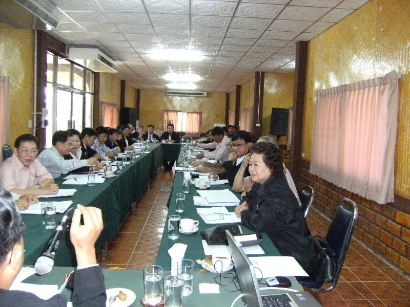 ภาพถ่าย ใช้ปุ่มลูกศร ซ้าย หรือ ขวา เลื่อนภาพถ่าย หรือปุ่มสามเหลี่ยมฉายภาพอัตโนมัติ  ถ้าต้องการบันทึกภาพ ใช้เมาส์คลิกขวาเลือกหัวข้อ  เป็นรูปภาพเป็น.. หรือ save as.. แสดงเต็มจอภาพ กุดปุ่ม F11 