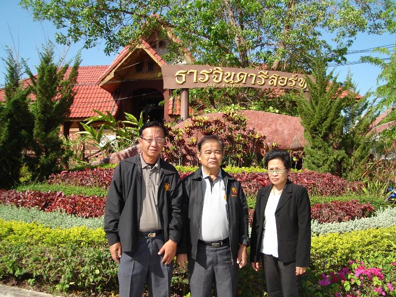 ภาพถ่าย ใช้ปุ่มลูกศร ซ้าย หรือ ขวา เลื่อนภาพถ่าย หรือปุ่มสามเหลี่ยมฉายภาพอัตโนมัติ  ถ้าต้องการบันทึกภาพ ใช้เมาส์คลิกขวาเลือกหัวข้อ  เป็นรูปภาพเป็น.. หรือ save as.. แสดงเต็มจอภาพ กุดปุ่ม F11 