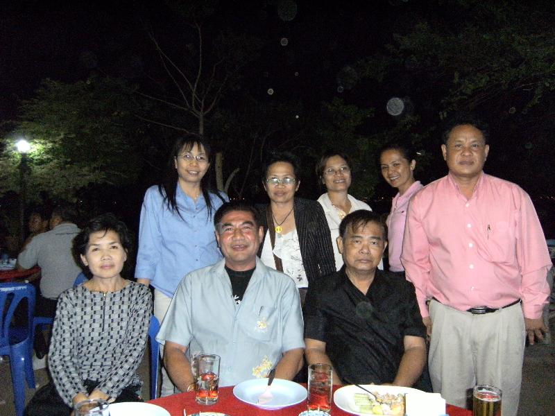 ภาพถ่าย ใช้ปุ่มลูกศร ซ้าย หรือ ขวา เลื่อนภาพถ่าย หรือปุ่มสามเหลี่ยมฉายภาพอัตโนมัติ  ถ้าต้องการบันทึกภาพ ใช้เมาส์คลิกขวาเลือกหัวข้อ  เป็นรูปภาพเป็น.. หรือ save as.. แสดงเต็มจอภาพ กุดปุ่ม F11 