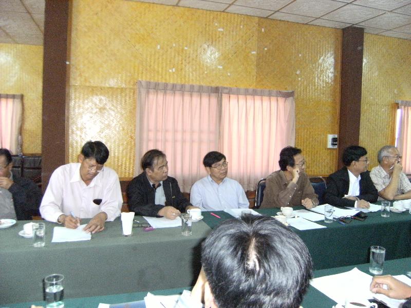 ภาพถ่าย ใช้ปุ่มลูกศร ซ้าย หรือ ขวา เลื่อนภาพถ่าย หรือปุ่มสามเหลี่ยมฉายภาพอัตโนมัติ  ถ้าต้องการบันทึกภาพ ใช้เมาส์คลิกขวาเลือกหัวข้อ  เป็นรูปภาพเป็น.. หรือ save as.. แสดงเต็มจอภาพ กุดปุ่ม F11 