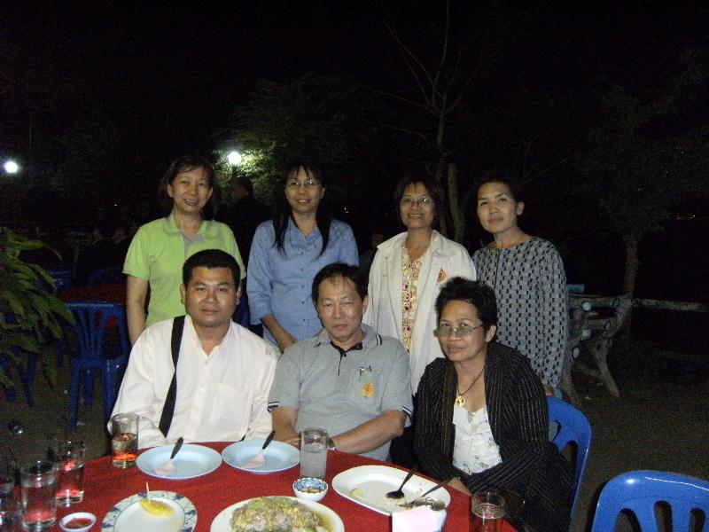 ภาพถ่าย ใช้ปุ่มลูกศร ซ้าย หรือ ขวา เลื่อนภาพถ่าย หรือปุ่มสามเหลี่ยมฉายภาพอัตโนมัติ  ถ้าต้องการบันทึกภาพ ใช้เมาส์คลิกขวาเลือกหัวข้อ  เป็นรูปภาพเป็น.. หรือ save as.. แสดงเต็มจอภาพ กุดปุ่ม F11 