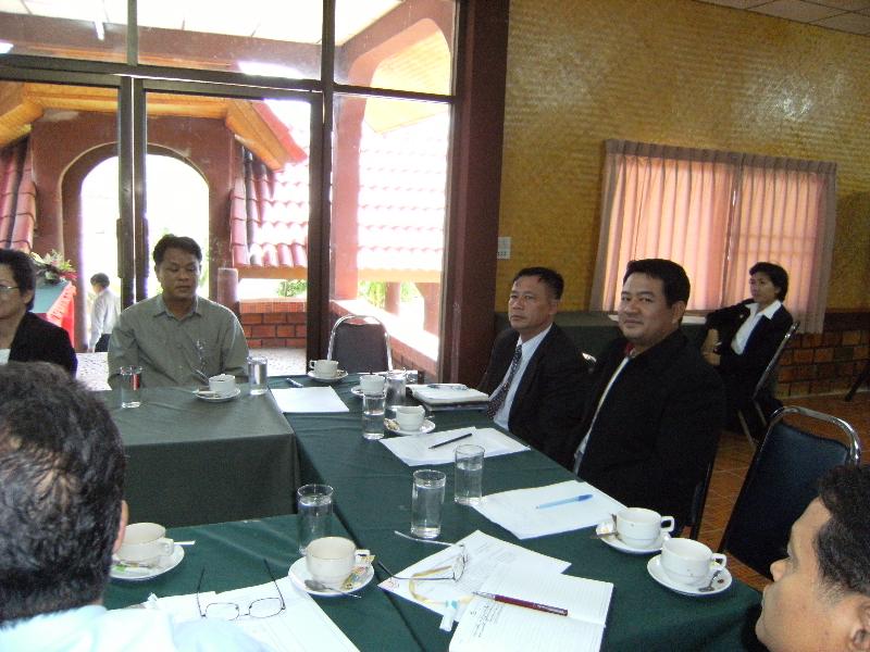 ภาพถ่าย ใช้ปุ่มลูกศร ซ้าย หรือ ขวา เลื่อนภาพถ่าย หรือปุ่มสามเหลี่ยมฉายภาพอัตโนมัติ  ถ้าต้องการบันทึกภาพ ใช้เมาส์คลิกขวาเลือกหัวข้อ  เป็นรูปภาพเป็น.. หรือ save as.. แสดงเต็มจอภาพ กุดปุ่ม F11 