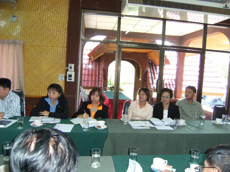 ภาพถ่าย ใช้ปุ่มลูกศร ซ้าย หรือ ขวา เลื่อนภาพถ่าย หรือปุ่มสามเหลี่ยมฉายภาพอัตโนมัติ  ถ้าต้องการบันทึกภาพ ใช้เมาส์คลิกขวาเลือกหัวข้อ  เป็นรูปภาพเป็น.. หรือ save as.. แสดงเต็มจอภาพ กุดปุ่ม F11 