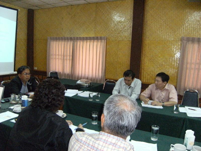 ภาพถ่าย ใช้ปุ่มลูกศร ซ้าย หรือ ขวา เลื่อนภาพถ่าย หรือปุ่มสามเหลี่ยมฉายภาพอัตโนมัติ  ถ้าต้องการบันทึกภาพ ใช้เมาส์คลิกขวาเลือกหัวข้อ  เป็นรูปภาพเป็น.. หรือ save as.. แสดงเต็มจอภาพ กุดปุ่ม F11 