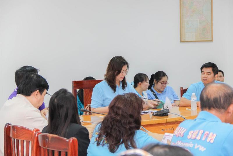 ภาพถ่าย ใช้ปุ่มลูกศร ซ้าย หรือ ขวา เลื่อนภาพถ่าย หรือปุ่มสามเหลี่ยมฉายภาพอัตโนมัติ  ถ้าต้องการบันทึกภาพ ใช้เมาส์คลิกขวาเลือกหัวข้อ  เป็นรูปภาพเป็น.. หรือ save as.. แสดงเต็มจอภาพ กุดปุ่ม F11 