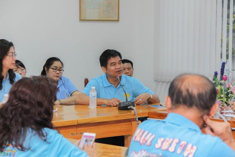 ภาพถ่าย ใช้ปุ่มลูกศร ซ้าย หรือ ขวา เลื่อนภาพถ่าย หรือปุ่มสามเหลี่ยมฉายภาพอัตโนมัติ  ถ้าต้องการบันทึกภาพ ใช้เมาส์คลิกขวาเลือกหัวข้อ  เป็นรูปภาพเป็น.. หรือ save as.. แสดงเต็มจอภาพ กุดปุ่ม F11 