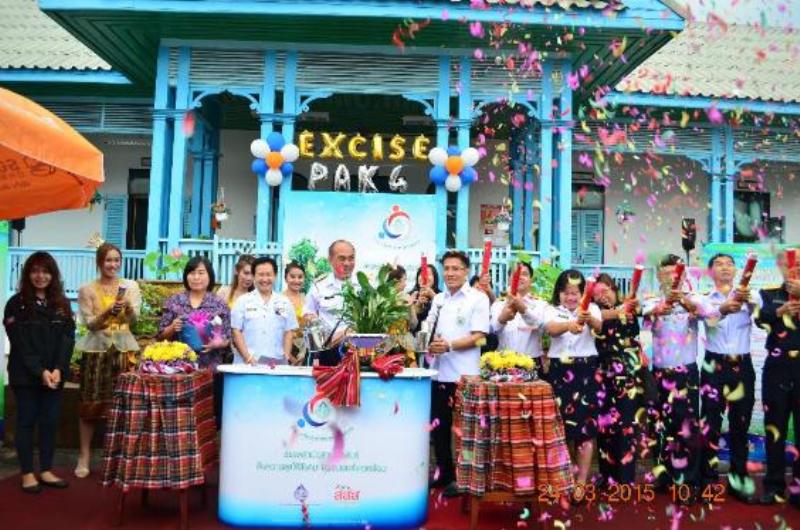 ภาพถ่าย ใช้ปุ่มลูกศร ซ้าย หรือ ขวา เลื่อนภาพถ่าย หรือปุ่มสามเหลี่ยมฉายภาพอัตโนมัติ  ถ้าต้องการบันทึกภาพ ใช้เมาส์คลิกขวาเลือกหัวข้อ  เป็นรูปภาพเป็น.. หรือ save as.. แสดงเต็มจอภาพ กุดปุ่ม F11 