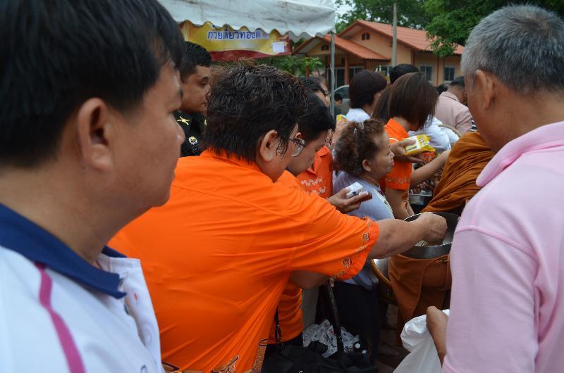 ภาพถ่าย ใช้ปุ่มลูกศร ซ้าย หรือ ขวา เลื่อนภาพถ่าย หรือปุ่มสามเหลี่ยมฉายภาพอัตโนมัติ  ถ้าต้องการบันทึกภาพ ใช้เมาส์คลิกขวาเลือกหัวข้อ  เป็นรูปภาพเป็น.. หรือ save as.. แสดงเต็มจอภาพ กุดปุ่ม F11 