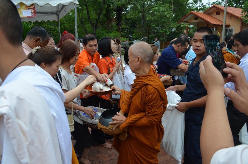 ภาพถ่าย ใช้ปุ่มลูกศร ซ้าย หรือ ขวา เลื่อนภาพถ่าย หรือปุ่มสามเหลี่ยมฉายภาพอัตโนมัติ  ถ้าต้องการบันทึกภาพ ใช้เมาส์คลิกขวาเลือกหัวข้อ  เป็นรูปภาพเป็น.. หรือ save as.. แสดงเต็มจอภาพ กุดปุ่ม F11 