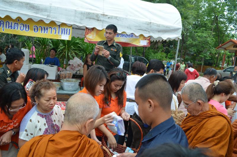 ภาพถ่าย ใช้ปุ่มลูกศร ซ้าย หรือ ขวา เลื่อนภาพถ่าย หรือปุ่มสามเหลี่ยมฉายภาพอัตโนมัติ  ถ้าต้องการบันทึกภาพ ใช้เมาส์คลิกขวาเลือกหัวข้อ  เป็นรูปภาพเป็น.. หรือ save as.. แสดงเต็มจอภาพ กุดปุ่ม F11 