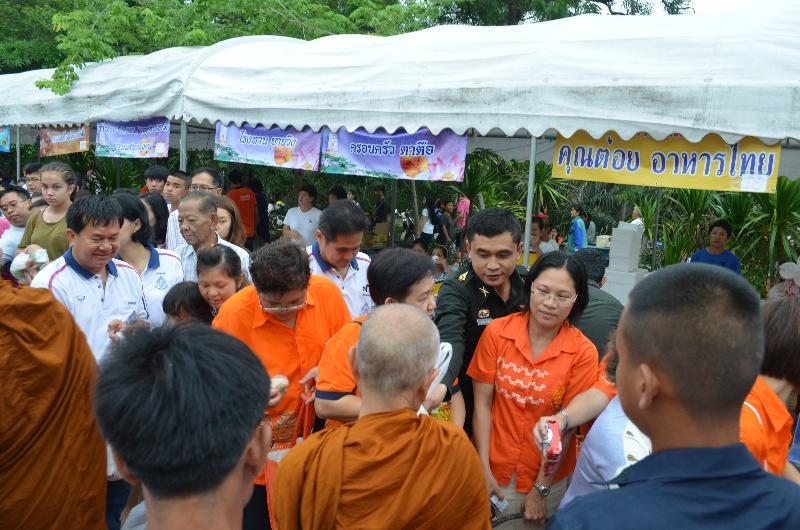 ภาพถ่าย ใช้ปุ่มลูกศร ซ้าย หรือ ขวา เลื่อนภาพถ่าย หรือปุ่มสามเหลี่ยมฉายภาพอัตโนมัติ  ถ้าต้องการบันทึกภาพ ใช้เมาส์คลิกขวาเลือกหัวข้อ  เป็นรูปภาพเป็น.. หรือ save as.. แสดงเต็มจอภาพ กุดปุ่ม F11 