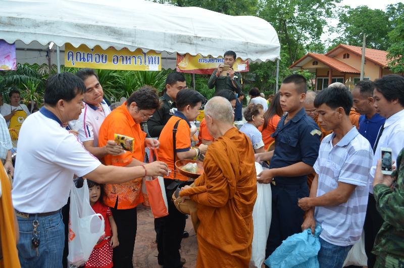 ภาพถ่าย ใช้ปุ่มลูกศร ซ้าย หรือ ขวา เลื่อนภาพถ่าย หรือปุ่มสามเหลี่ยมฉายภาพอัตโนมัติ  ถ้าต้องการบันทึกภาพ ใช้เมาส์คลิกขวาเลือกหัวข้อ  เป็นรูปภาพเป็น.. หรือ save as.. แสดงเต็มจอภาพ กุดปุ่ม F11 