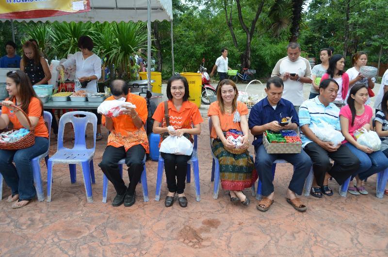 ภาพถ่าย ใช้ปุ่มลูกศร ซ้าย หรือ ขวา เลื่อนภาพถ่าย หรือปุ่มสามเหลี่ยมฉายภาพอัตโนมัติ  ถ้าต้องการบันทึกภาพ ใช้เมาส์คลิกขวาเลือกหัวข้อ  เป็นรูปภาพเป็น.. หรือ save as.. แสดงเต็มจอภาพ กุดปุ่ม F11 