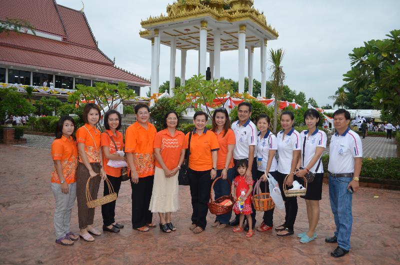 ภาพถ่าย ใช้ปุ่มลูกศร ซ้าย หรือ ขวา เลื่อนภาพถ่าย หรือปุ่มสามเหลี่ยมฉายภาพอัตโนมัติ  ถ้าต้องการบันทึกภาพ ใช้เมาส์คลิกขวาเลือกหัวข้อ  เป็นรูปภาพเป็น.. หรือ save as.. แสดงเต็มจอภาพ กุดปุ่ม F11 