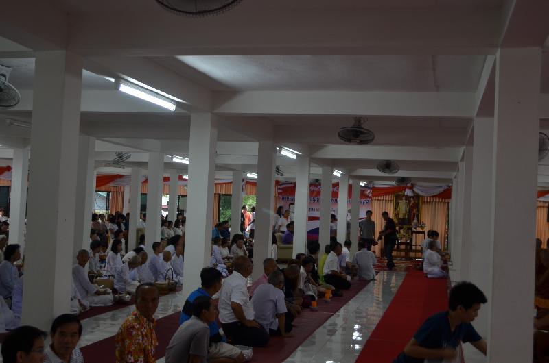 ภาพถ่าย ใช้ปุ่มลูกศร ซ้าย หรือ ขวา เลื่อนภาพถ่าย หรือปุ่มสามเหลี่ยมฉายภาพอัตโนมัติ  ถ้าต้องการบันทึกภาพ ใช้เมาส์คลิกขวาเลือกหัวข้อ  เป็นรูปภาพเป็น.. หรือ save as.. แสดงเต็มจอภาพ กุดปุ่ม F11 