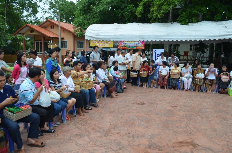 ภาพถ่าย ใช้ปุ่มลูกศร ซ้าย หรือ ขวา เลื่อนภาพถ่าย หรือปุ่มสามเหลี่ยมฉายภาพอัตโนมัติ  ถ้าต้องการบันทึกภาพ ใช้เมาส์คลิกขวาเลือกหัวข้อ  เป็นรูปภาพเป็น.. หรือ save as.. แสดงเต็มจอภาพ กุดปุ่ม F11 