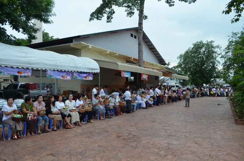 ภาพถ่าย ใช้ปุ่มลูกศร ซ้าย หรือ ขวา เลื่อนภาพถ่าย หรือปุ่มสามเหลี่ยมฉายภาพอัตโนมัติ  ถ้าต้องการบันทึกภาพ ใช้เมาส์คลิกขวาเลือกหัวข้อ  เป็นรูปภาพเป็น.. หรือ save as.. แสดงเต็มจอภาพ กุดปุ่ม F11 