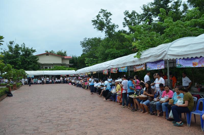 ภาพถ่าย ใช้ปุ่มลูกศร ซ้าย หรือ ขวา เลื่อนภาพถ่าย หรือปุ่มสามเหลี่ยมฉายภาพอัตโนมัติ  ถ้าต้องการบันทึกภาพ ใช้เมาส์คลิกขวาเลือกหัวข้อ  เป็นรูปภาพเป็น.. หรือ save as.. แสดงเต็มจอภาพ กุดปุ่ม F11 