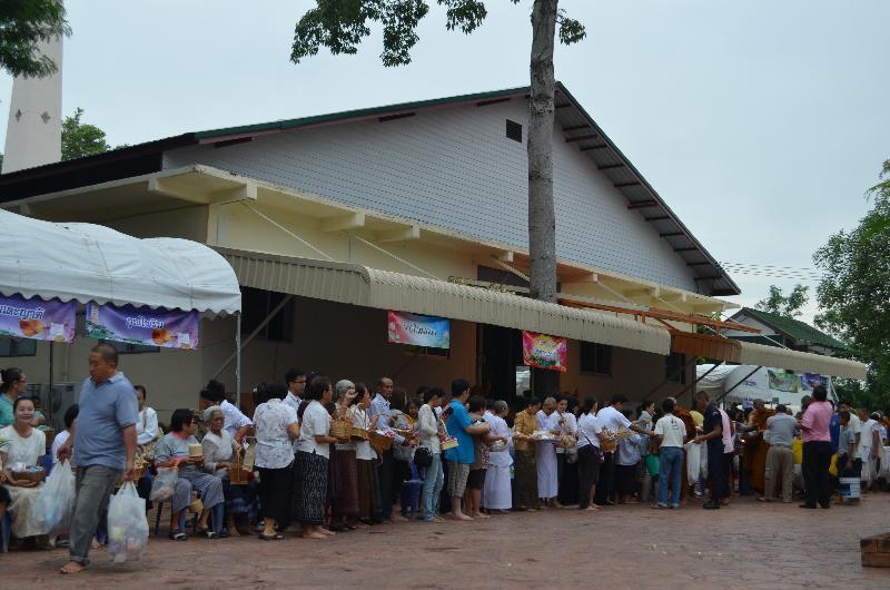 ภาพถ่าย ใช้ปุ่มลูกศร ซ้าย หรือ ขวา เลื่อนภาพถ่าย หรือปุ่มสามเหลี่ยมฉายภาพอัตโนมัติ  ถ้าต้องการบันทึกภาพ ใช้เมาส์คลิกขวาเลือกหัวข้อ  เป็นรูปภาพเป็น.. หรือ save as.. แสดงเต็มจอภาพ กุดปุ่ม F11 