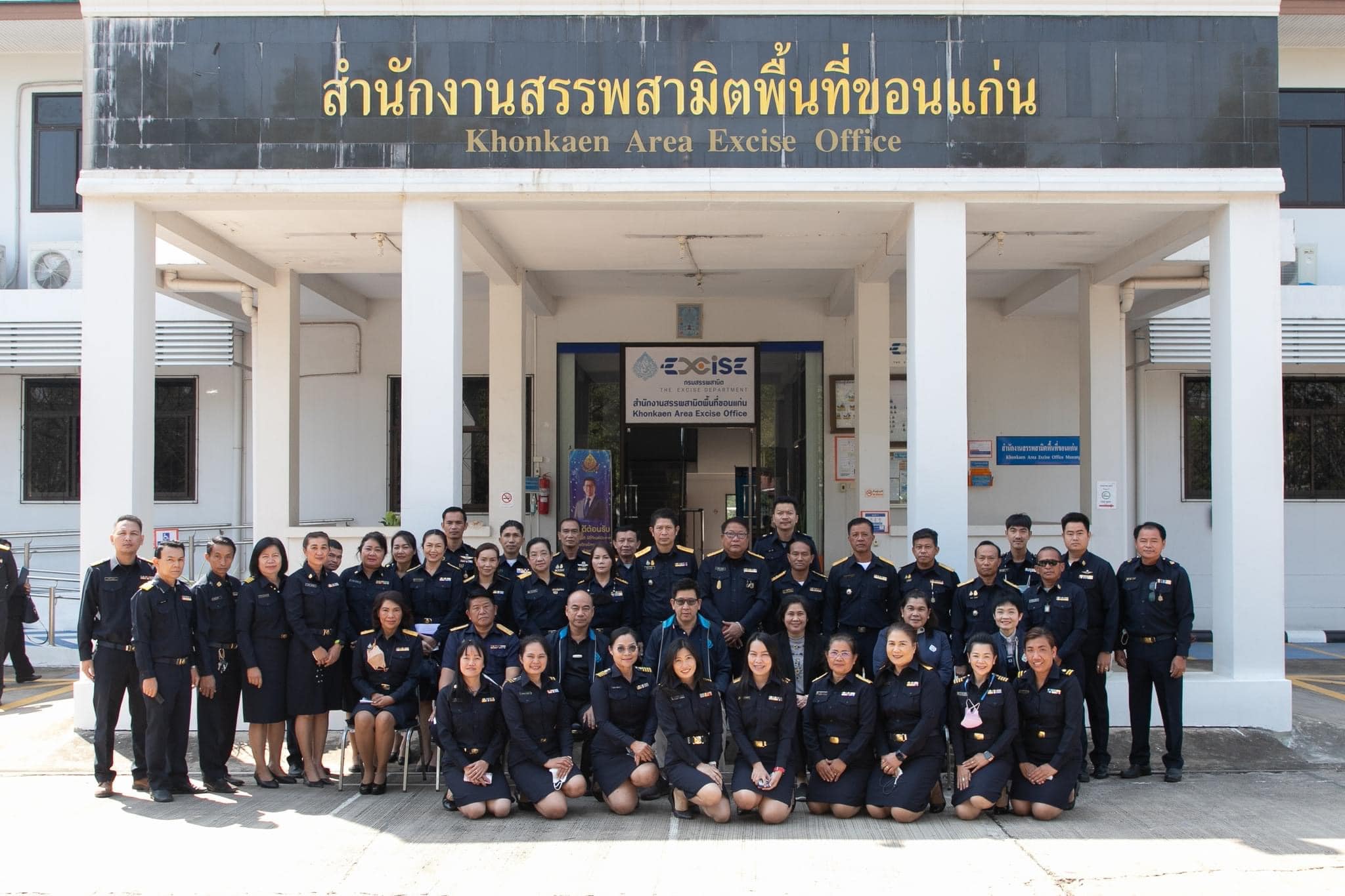 ภาพถ่าย ใช้ปุ่มลูกศร ซ้าย หรือ ขวา เลื่อนภาพถ่าย หรือปุ่มสามเหลี่ยมฉายภาพอัตโนมัติ  ถ้าต้องการบันทึกภาพ ใช้เมาส์คลิกขวาเลือกหัวข้อ  เป็นรูปภาพเป็น.. หรือ save as.. แสดงเต็มจอภาพ กุดปุ่ม F11 