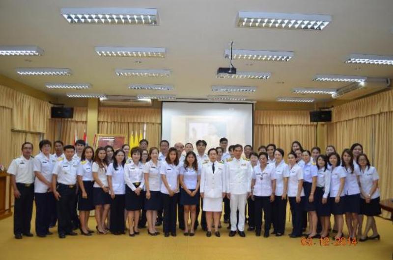 ภาพถ่าย ใช้ปุ่มลูกศร ซ้าย หรือ ขวา เลื่อนภาพถ่าย หรือปุ่มสามเหลี่ยมฉายภาพอัตโนมัติ  ถ้าต้องการบันทึกภาพ ใช้เมาส์คลิกขวาเลือกหัวข้อ  เป็นรูปภาพเป็น.. หรือ save as.. แสดงเต็มจอภาพ กุดปุ่ม F11 