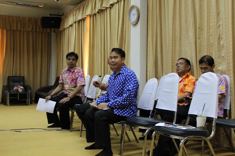 ภาพถ่าย ใช้ปุ่มลูกศร ซ้าย หรือ ขวา เลื่อนภาพถ่าย หรือปุ่มสามเหลี่ยมฉายภาพอัตโนมัติ  ถ้าต้องการบันทึกภาพ ใช้เมาส์คลิกขวาเลือกหัวข้อ  เป็นรูปภาพเป็น.. หรือ save as.. แสดงเต็มจอภาพ กุดปุ่ม F11 