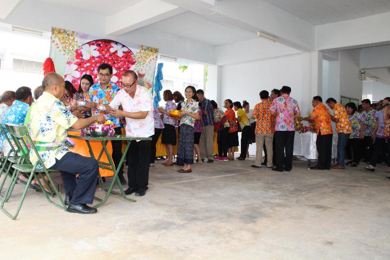 ภาพถ่าย ใช้ปุ่มลูกศร ซ้าย หรือ ขวา เลื่อนภาพถ่าย หรือปุ่มสามเหลี่ยมฉายภาพอัตโนมัติ  ถ้าต้องการบันทึกภาพ ใช้เมาส์คลิกขวาเลือกหัวข้อ  เป็นรูปภาพเป็น.. หรือ save as.. แสดงเต็มจอภาพ กุดปุ่ม F11 