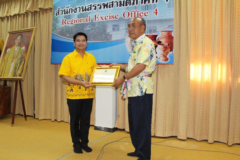 ภาพถ่าย ใช้ปุ่มลูกศร ซ้าย หรือ ขวา เลื่อนภาพถ่าย หรือปุ่มสามเหลี่ยมฉายภาพอัตโนมัติ  ถ้าต้องการบันทึกภาพ ใช้เมาส์คลิกขวาเลือกหัวข้อ  เป็นรูปภาพเป็น.. หรือ save as.. แสดงเต็มจอภาพ กุดปุ่ม F11 