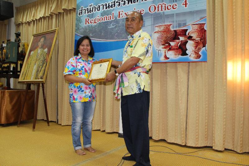 ภาพถ่าย ใช้ปุ่มลูกศร ซ้าย หรือ ขวา เลื่อนภาพถ่าย หรือปุ่มสามเหลี่ยมฉายภาพอัตโนมัติ  ถ้าต้องการบันทึกภาพ ใช้เมาส์คลิกขวาเลือกหัวข้อ  เป็นรูปภาพเป็น.. หรือ save as.. แสดงเต็มจอภาพ กุดปุ่ม F11 