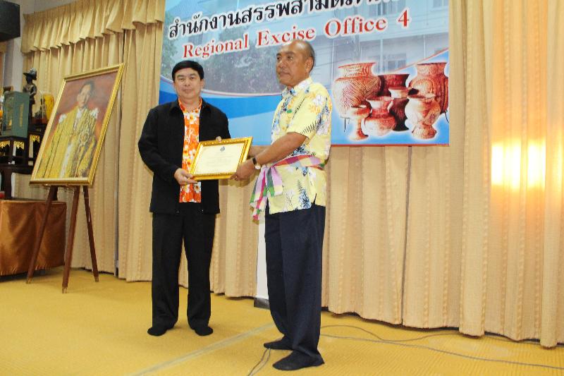 ภาพถ่าย ใช้ปุ่มลูกศร ซ้าย หรือ ขวา เลื่อนภาพถ่าย หรือปุ่มสามเหลี่ยมฉายภาพอัตโนมัติ  ถ้าต้องการบันทึกภาพ ใช้เมาส์คลิกขวาเลือกหัวข้อ  เป็นรูปภาพเป็น.. หรือ save as.. แสดงเต็มจอภาพ กุดปุ่ม F11 