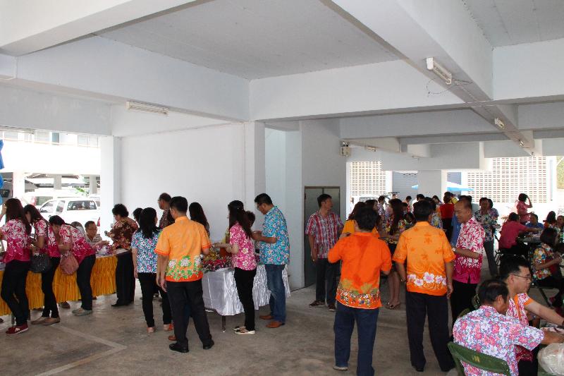 ภาพถ่าย ใช้ปุ่มลูกศร ซ้าย หรือ ขวา เลื่อนภาพถ่าย หรือปุ่มสามเหลี่ยมฉายภาพอัตโนมัติ  ถ้าต้องการบันทึกภาพ ใช้เมาส์คลิกขวาเลือกหัวข้อ  เป็นรูปภาพเป็น.. หรือ save as.. แสดงเต็มจอภาพ กุดปุ่ม F11 